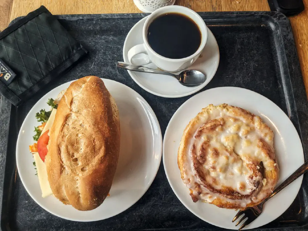 Rouler seul à travers les paysages