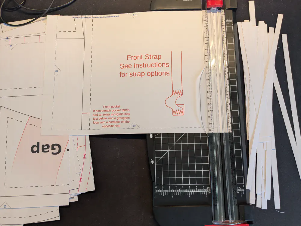 Découpe des marges d’impression avant assemblage du patron Découpe des marges d’impression avant assemblage du patron