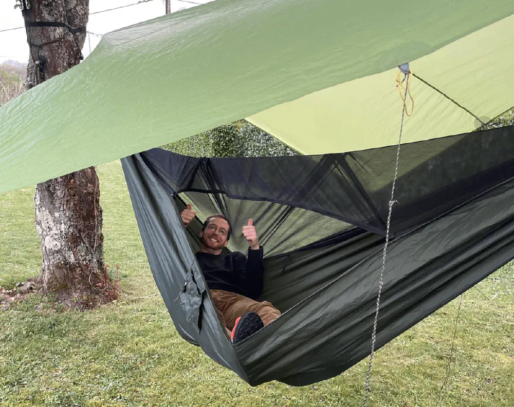 Un hamac ‘grande taille’ doit donc également être assez large pour accueillir une grande carcasse Un hamac ‘grande taille’ doit donc également être assez large pour accueillir une grande carcasse